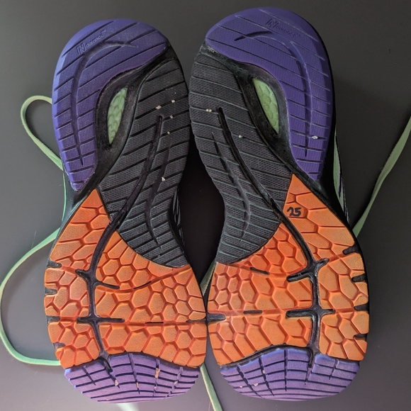 Women's New Balance Fresh Foam Comfort Runners Running Shoes Glow in… - Picture 2 of 9